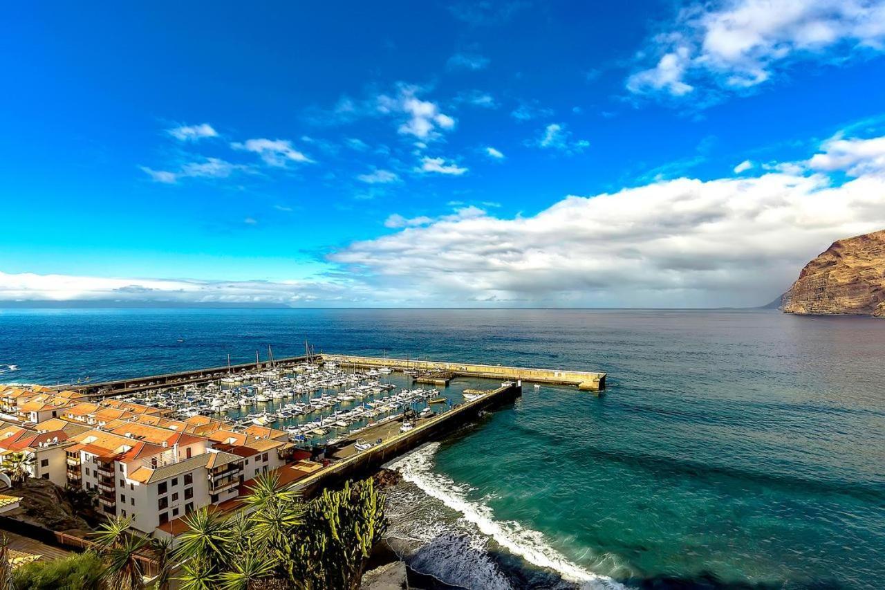 Newly Refurbished First Line Ricien Reformado La Primera Linea Del Maar Acantilado de los Gigantes