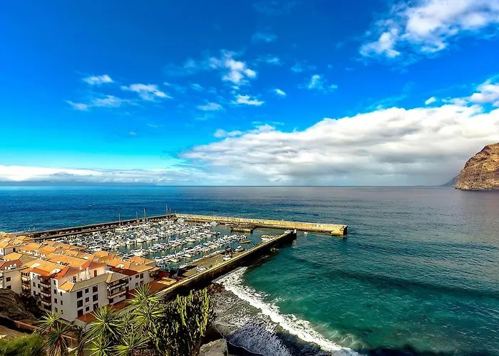 Los Gigantes Marina, Water Front