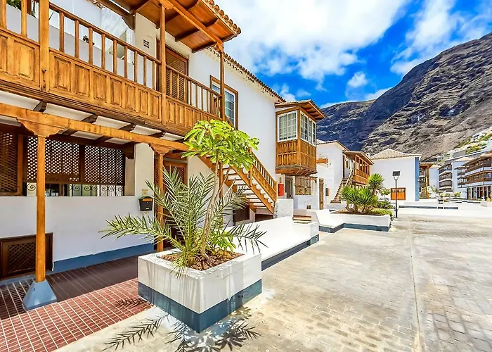Los Gigantes Marina, Water Front